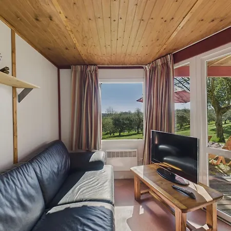 シャレー La Brousse Pour 5 Personne Avec Piscine