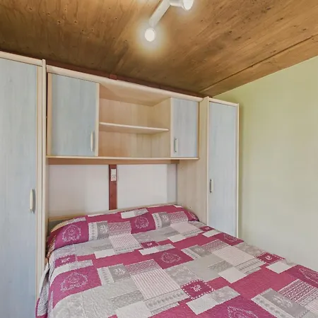 La Brousse Pour 5 Personne Avec Piscine *