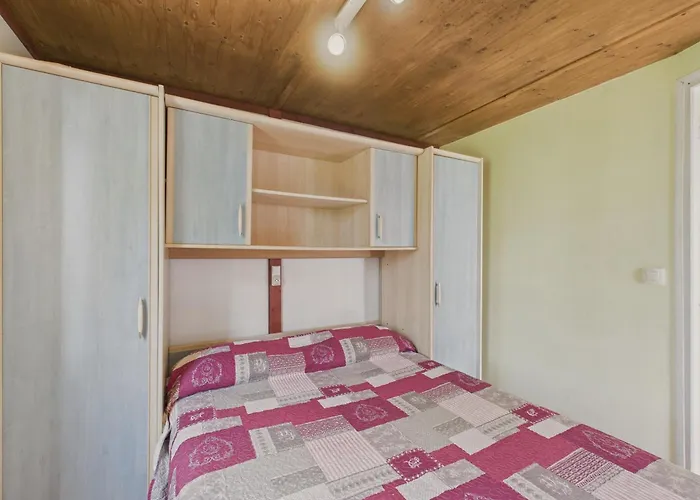 La Brousse Pour 5 Personne Avec Piscine *